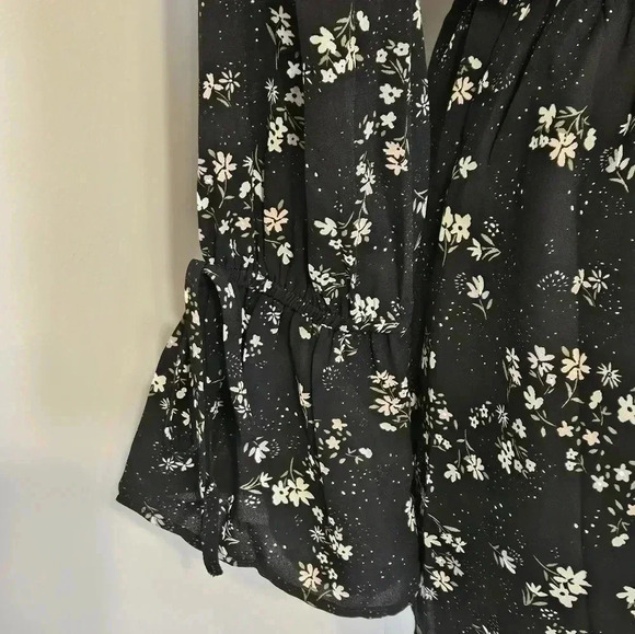 Cupcakes and Cashmere Floral Long Sleeve Romper Size Small NWT - Picture 7 of 10